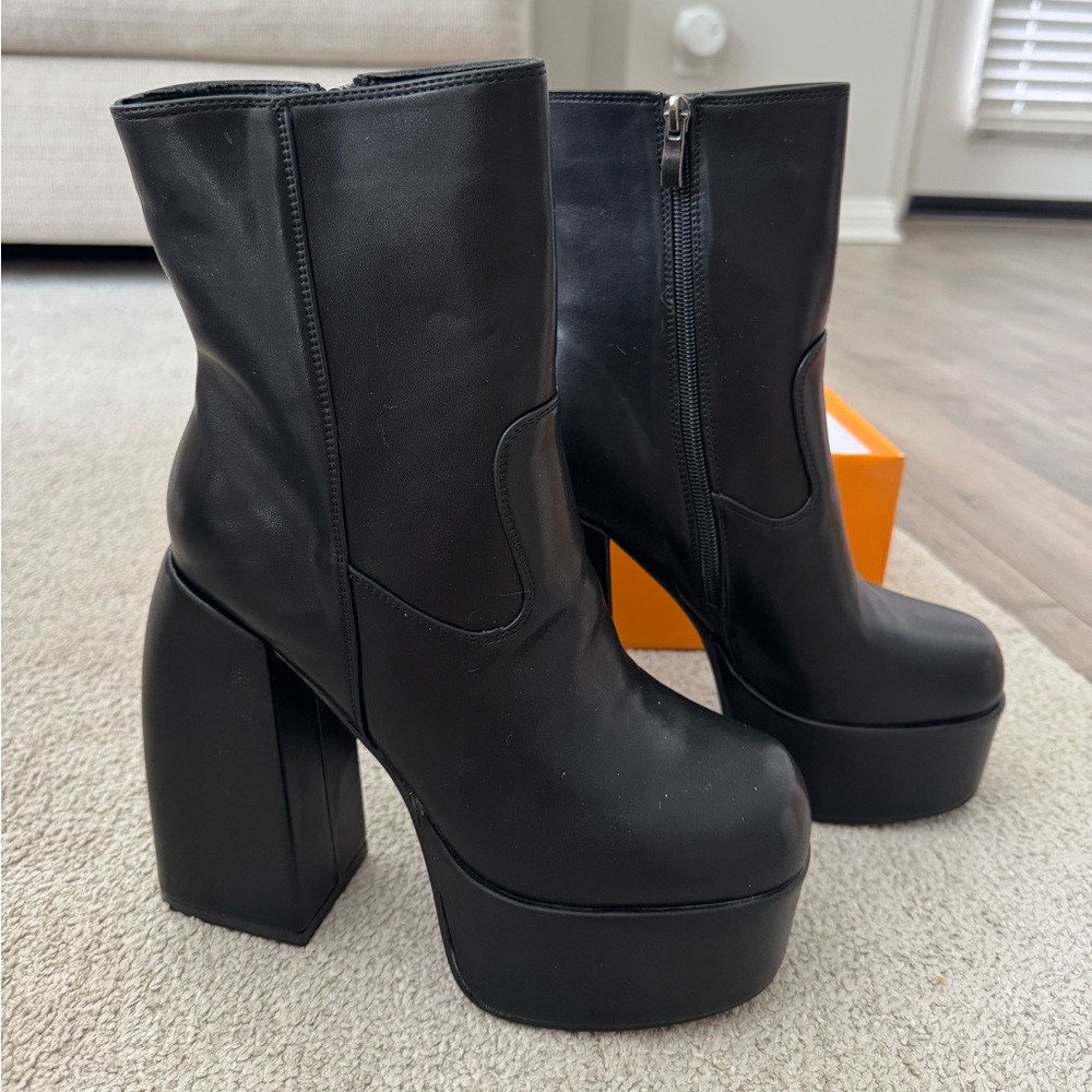 Black Chunky Ankle Platform Boots